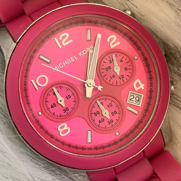 PINK LIMITED EDITION MICHAEL KORS CHRONOGRAPH WATCH - Picture 3 of 10